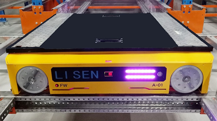 托盘式四向穿梭车