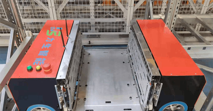 箱式四向穿梭车